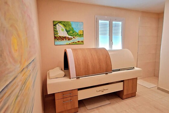Une séance de chambre de flottaison chez En Toute Sérénité à Lamanon (13)