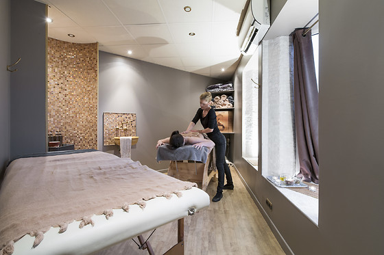 Une séance de sauna infrarouge et un accès au bain hydromassant en duo chez Naturalia Institut et Spa à Saint-Gély-du-Fesc (34)