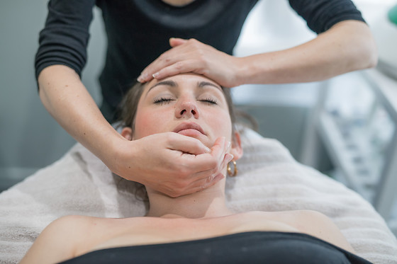 Une séance de sauna infrarouge et un accès au bain hydromassant en duo chez Naturalia Institut et Spa à Saint-Gély-du-Fesc (34)