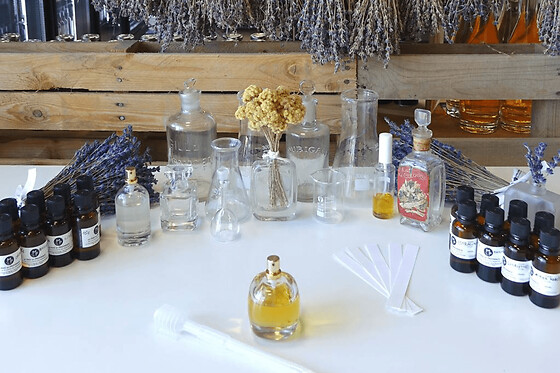 Atelier création de parfum naturel à Bellegarde (30)
