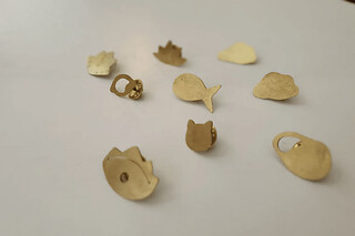 Atelier création de pins en laiton ou argent à Paris 9ème  - Atelier pins en argent