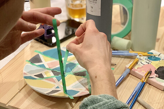 Atelier peinture sur céramique à Paris 3ème - Formule goûter - 2h