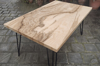 Atelier fabrication d'une table rectangulaire en bois à Paris