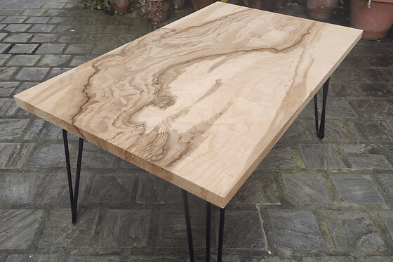 Atelier fabrication d'une table rectangulaire en bois à Paris