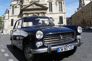 Visite guidée en voiture de collection et dégustation à Paris