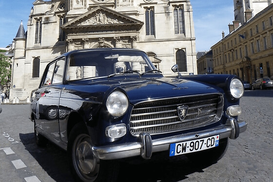 Visite guidée en voiture de collection et dégustation à Paris