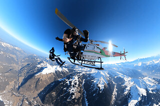 Saut en parachute depuis un hélicoptère à Megève (74) - VIP
