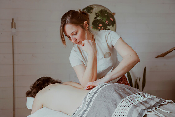 Un massage du corps Lomi-Lomi chez Terramassage à Champagne (17)