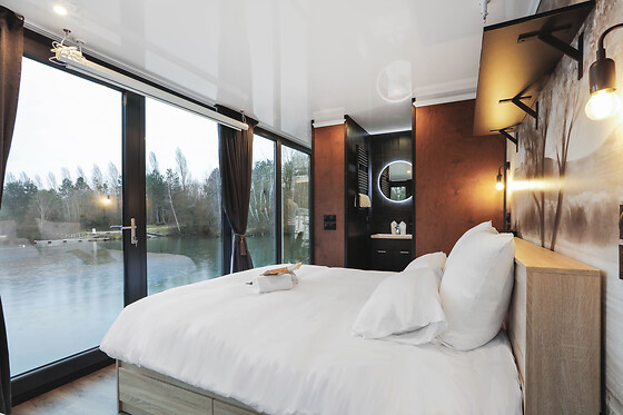 Séjour en suite flottante pour deux chez l'Escale Royale Saint Fargeau à Saint-Fargeau-Ponthierry (77)