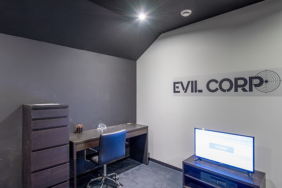 Une partie d'escape game en groupe - ESCAPEGAME.LOL - Montpellier (34)