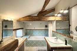 Hotel The Originals Le Relais de Saint-Preuil