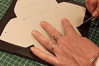 Atelier maroquinerie  pochette-enveloppe en cuir à Marseille 1er