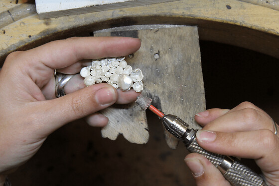 Atelier création de 2 bijoux en pépites d'eau à Marseille (13)