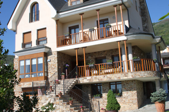 HOTEL VILLA MENCÍA - photo 0