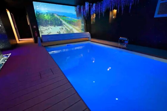 Un accès au spa avec bain à remous, sauna et piscine privative en duo au spa La Fenardière à Marck (62)