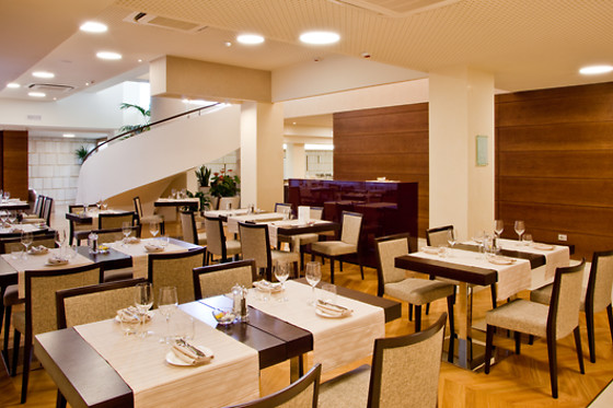 Breaking Business Hotel - photo 10