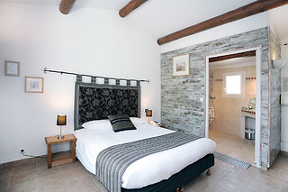Un séjour bien-être pour deux à Déjeunez Sous l'Arbre à Rousset (13)