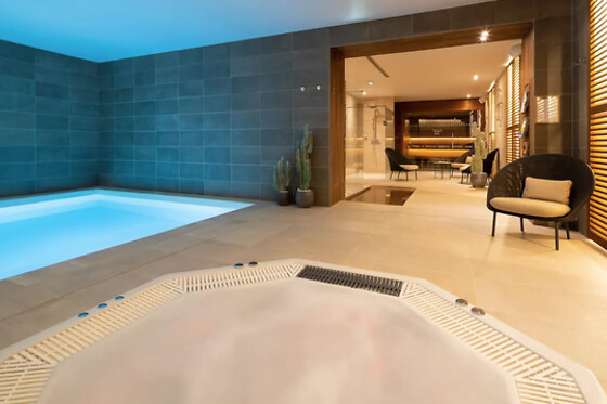 Accès à l'espace détente, massage du corps et soin du visage à l'Hôtel & Spa Panorama 360 à Mâcon (71)