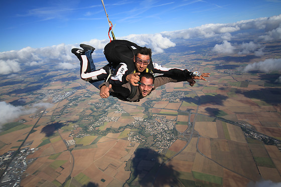 Saut en parachute - DémenCiel Parachutisme - Niort (79)
