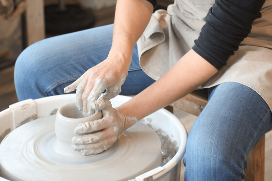 Atelier initiation au tour de potier à Salavre (01)