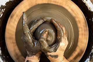 Atelier initiation au tour de potier à Salavre (01)