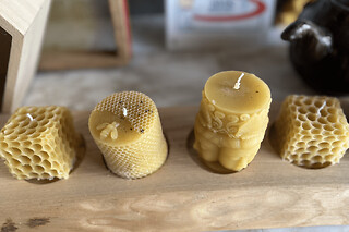 Atelier fabrication de bougies en cire d'abeilles à Bois-Anzeray