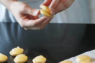 Cours de pâtisserie en anglais "Les Macarons" à l'Ecole Ducasse