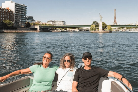 Croisière privatisée sur la Seine départ de Beaugrenelle (75)