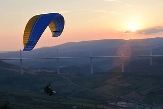 Vol en parapente acrobatique à Millau