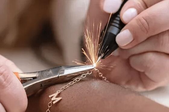Atelier bijoux permanents à Paris 4ème - Bracelet en argent massif