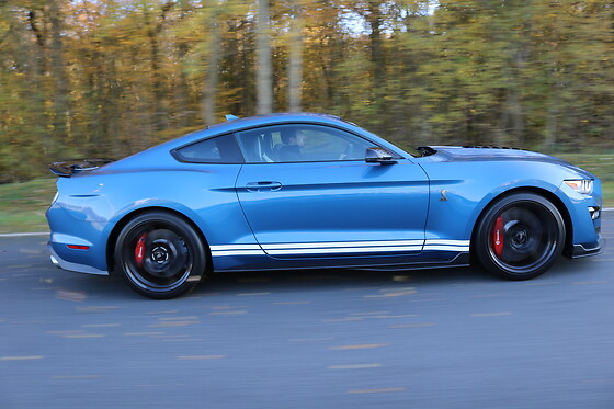 Découverte Ford Mustang Shelby GT500 (3 tours) sur le Circuit du Var (83)