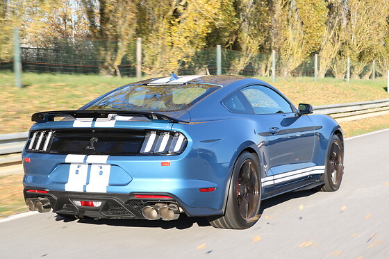 Découverte Ford Mustang Shelby GT500 (3 tours) sur le Circuit du Var (83)