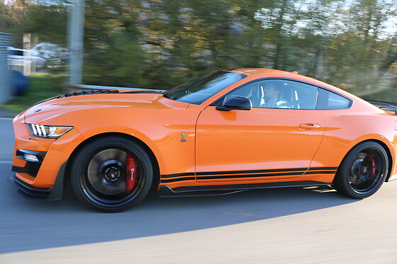 Découverte Ford Mustang Shelby GT500 (3 tours) sur le Circuit du Var (83)