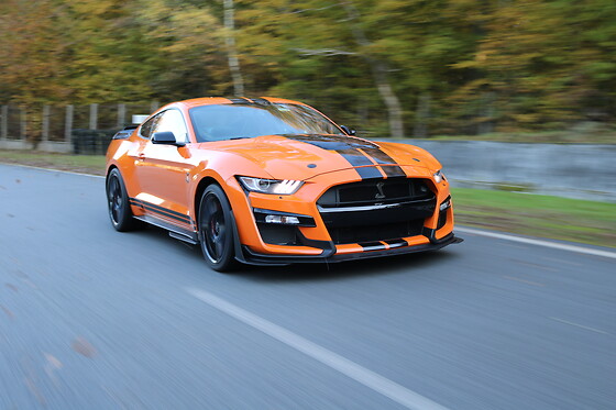 Découverte Ford Mustang Shelby GT500 (3 tours) sur le Circuit du Var (83)
