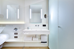R hotel experiences