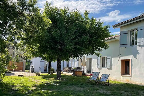 Séjour à deux en gîte chez Éco-Domaine Équin à Les Salles-de-Castillon (33)