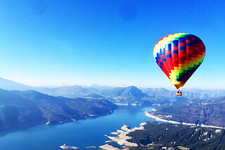 Vol en Montgolfière au lac de Serre-Ponçon près de Gap (05)