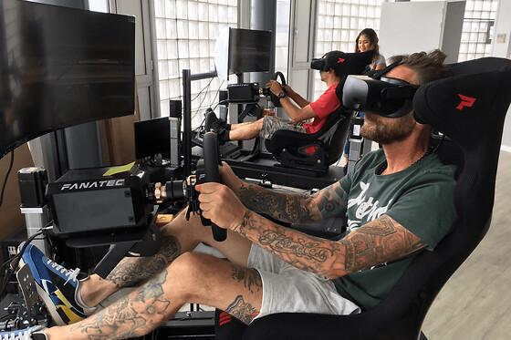 Course automobile en réalité virtuelle à Rezé (44) - Simulateur avec 3 vérins - 25min