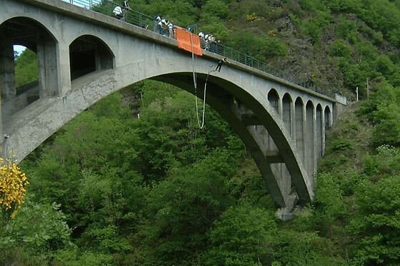 Saut à l'élastique du Pont de Bezergue (81)