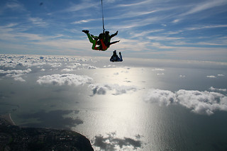 Saut en parachute en tandem - Abeille Parachutisme - Le-Val-Saint-Père (50)