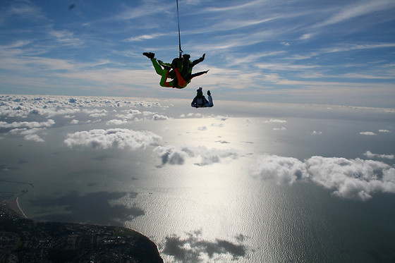 Saut en parachute en tandem - Abeille Parachutisme - Le-Val-Saint-Père (50)