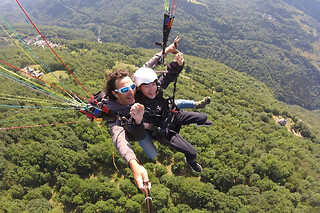 Vol en parapente dans le ciel de La Chambre (73)