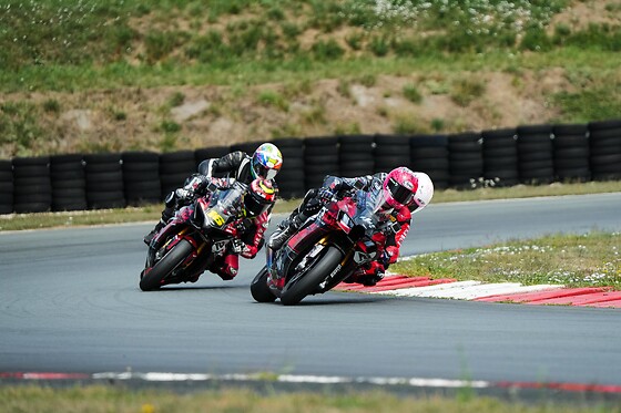 Baptême en passager de moto hypersport pour 2 - 2Ride Baptême - Magny-Cours (58)