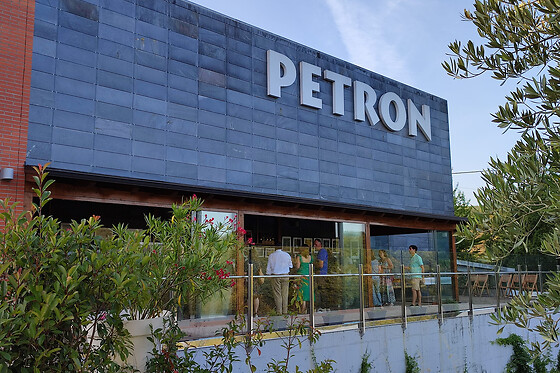 BODEGAS PETRÓN - photo 0