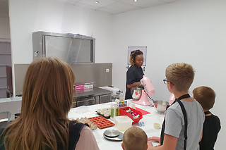 Un cours de cuisine pour ado à Kristy aux FOURNEAUX à l'Arbresle (69)
