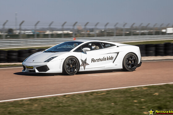 Stage Pilotage Enfant en Lamborghini à Magny-Cours (58) - Lamborghini - 2 Tours