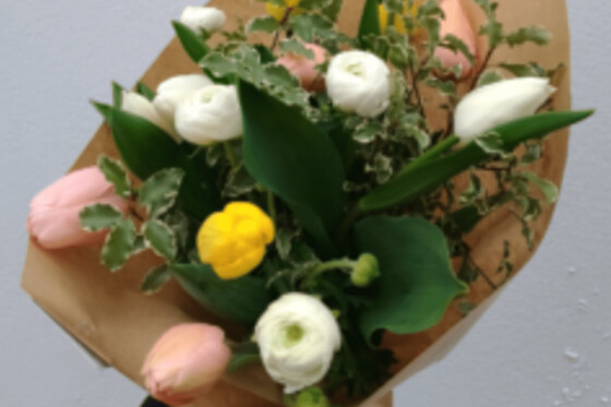 Atelier fabrication d'un bouquet de fleurs fraîches à Quimper
