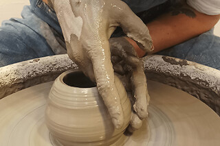 Atelier tournage en Céramique à Marseille 2ème