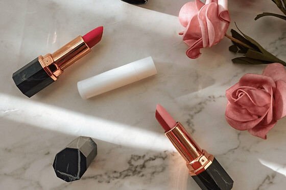 Atelier création d'un rouge et baume à lèvres à Paris 1er - 2 tubes de rouge à lèvres (1 gloss et 1 semi-mat)