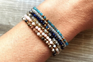 Atelier création de bijoux en pierres naturelles à Paris 15ème - Atelier collier -  2h